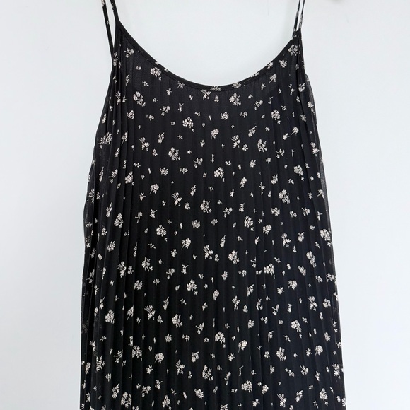 H&M Black Floral Pleated Midi Dress Size XS Spaghetti Strap Lightweight Summer - Picture 4 of 11